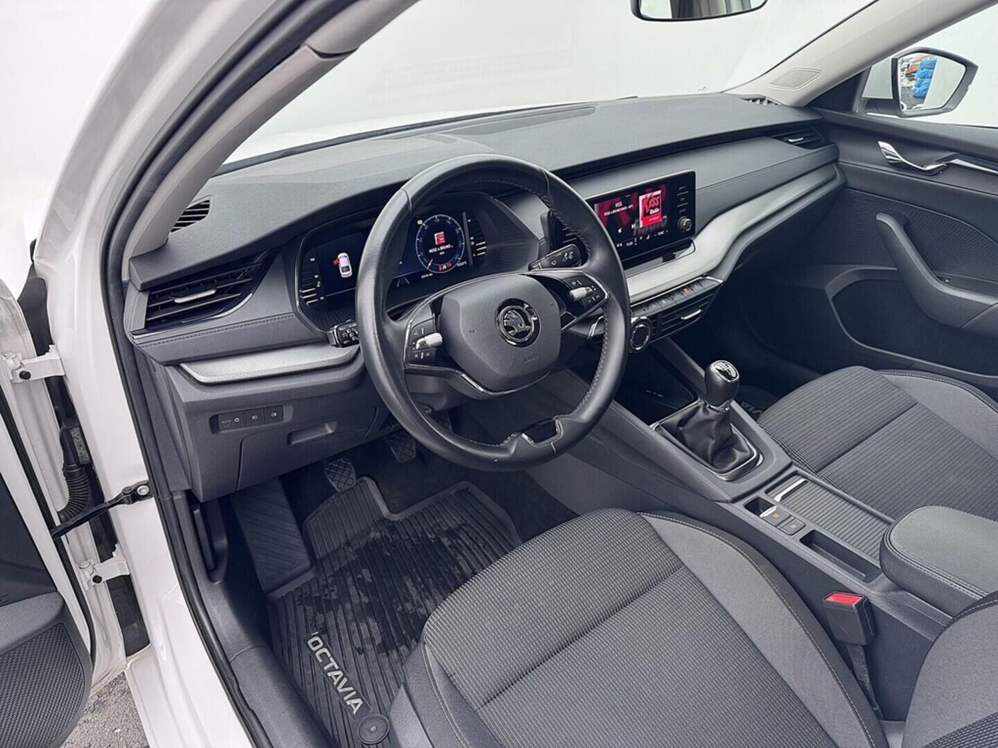 O419V08099_19.webp_OCTAVIA Ambition 1.5 TSI 110 kW manuál, DPH