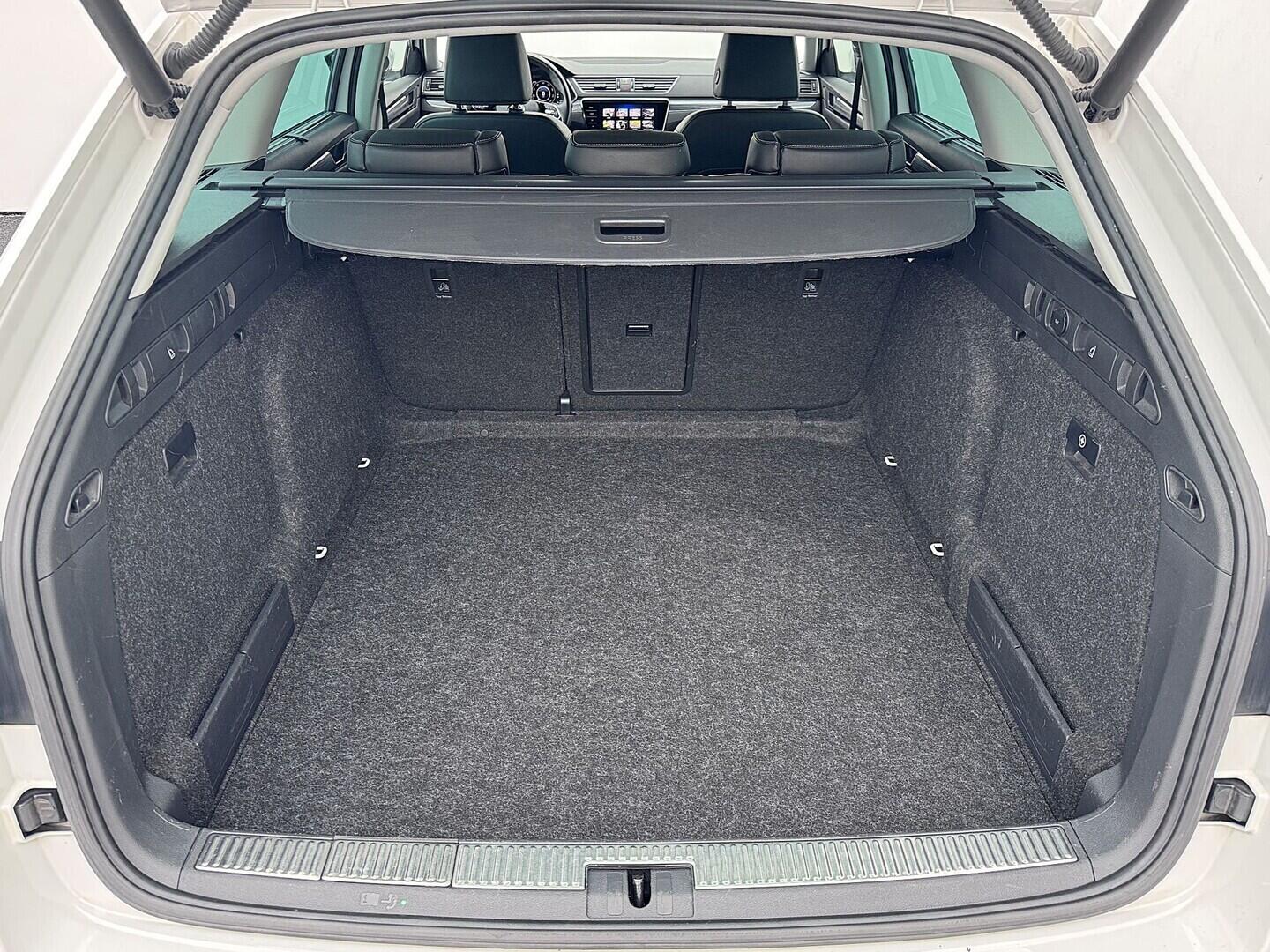 O419V08101_34.webp_SUPERB Style 2.0 TDI 110 kW automat