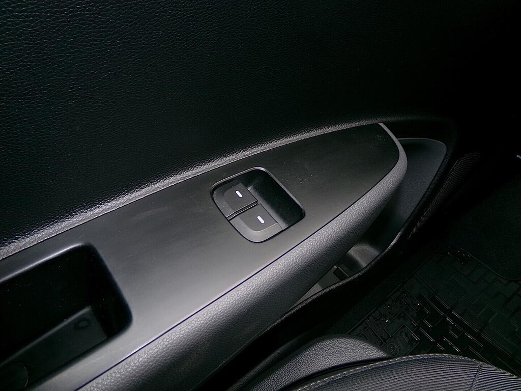 O419V08102_21.webp_I10  1.0 DOHC 48 kW manuál