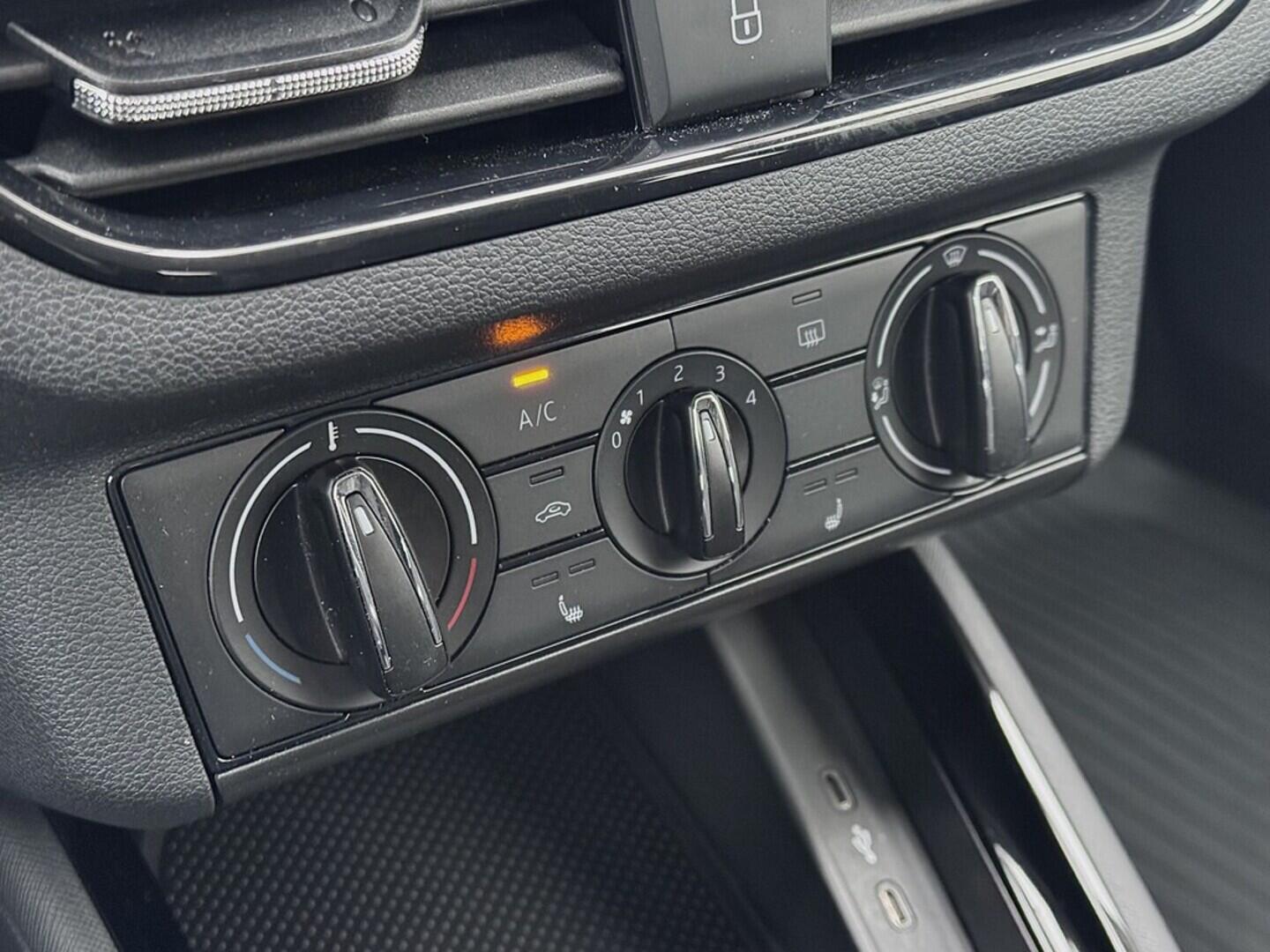 O419V08103_29.webp_KAMIQ Ambition 1.0 TSI 70 kW manuál, DPH