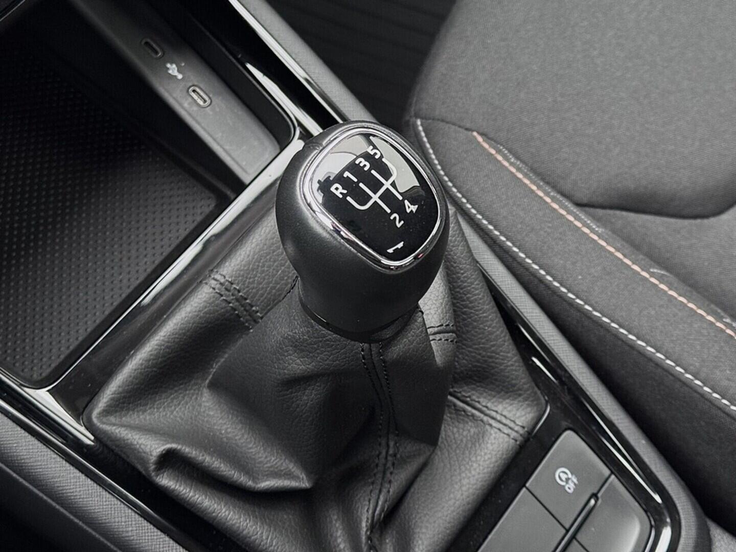 O419V08103_30.webp_KAMIQ Ambition 1.0 TSI 70 kW manuál, DPH