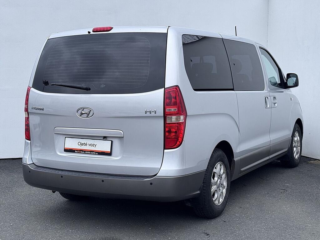 O419V08116_11.webp_H 1 Tour 2.5 CRDi 125 kW manuál