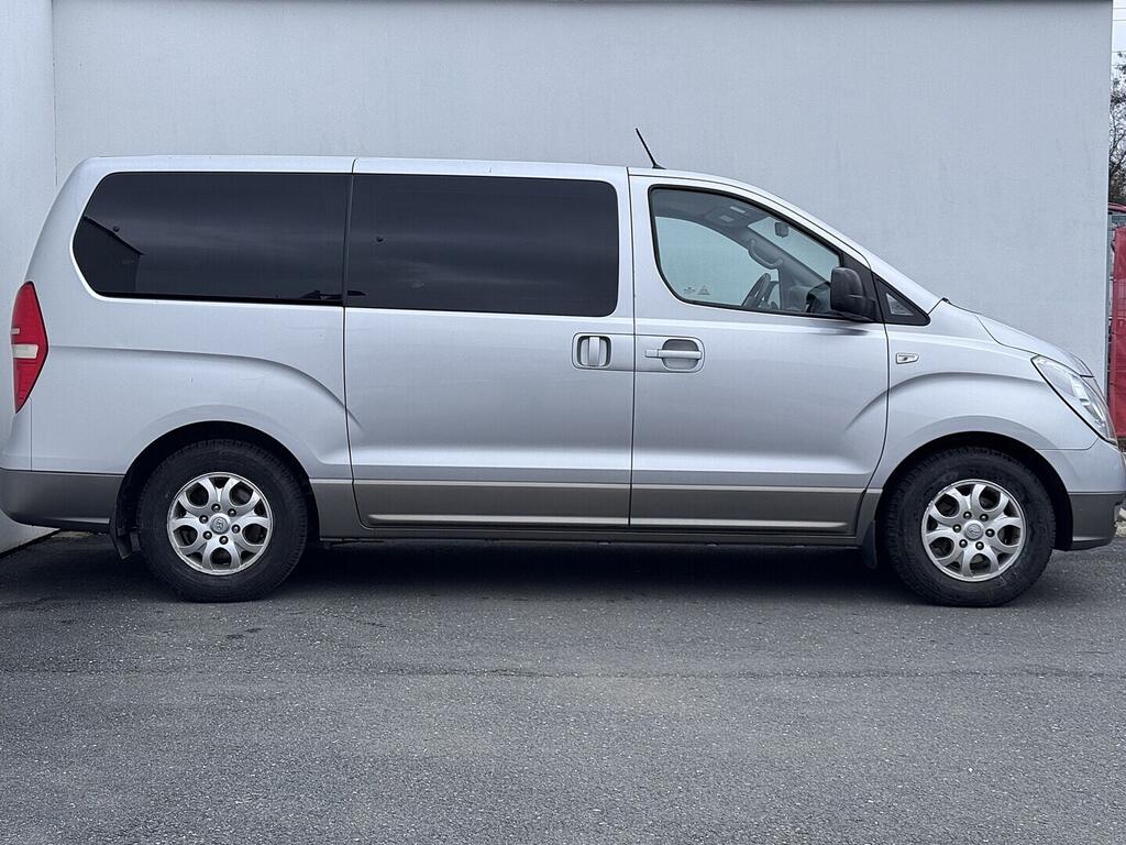 O419V08116_16.webp_H 1 Tour 2.5 CRDi 125 kW manuál