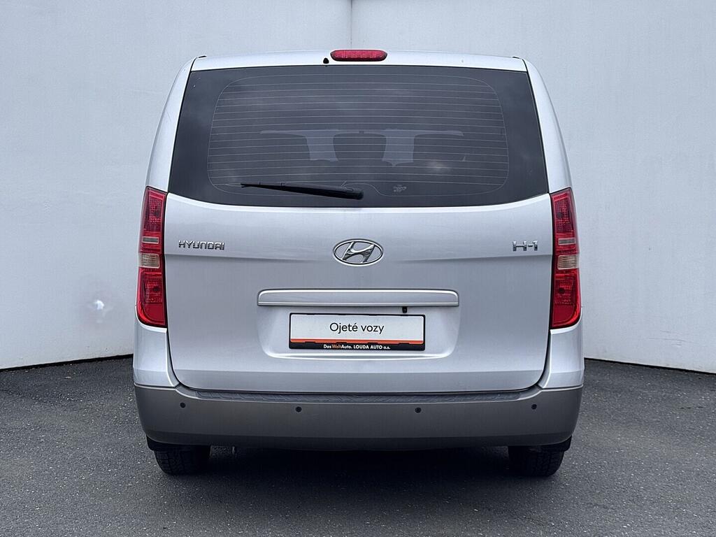 O419V08116_17.webp_H 1 Tour 2.5 CRDi 125 kW manuál