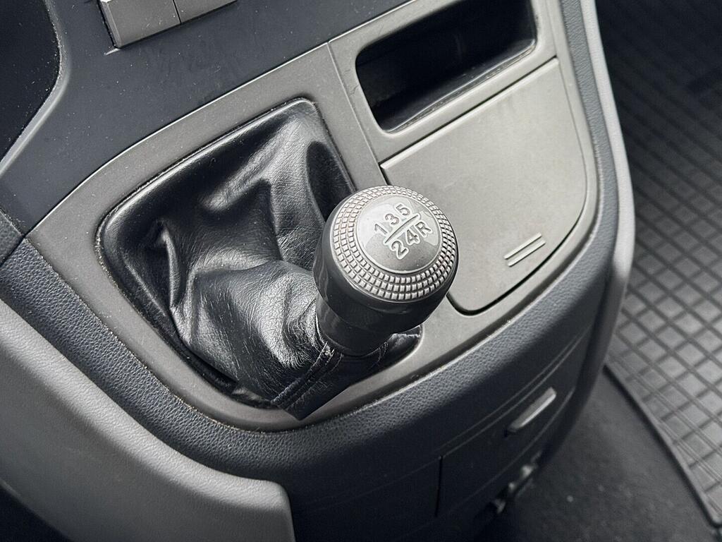 O419V08116_29.webp_H 1 Tour 2.5 CRDi 125 kW manuál