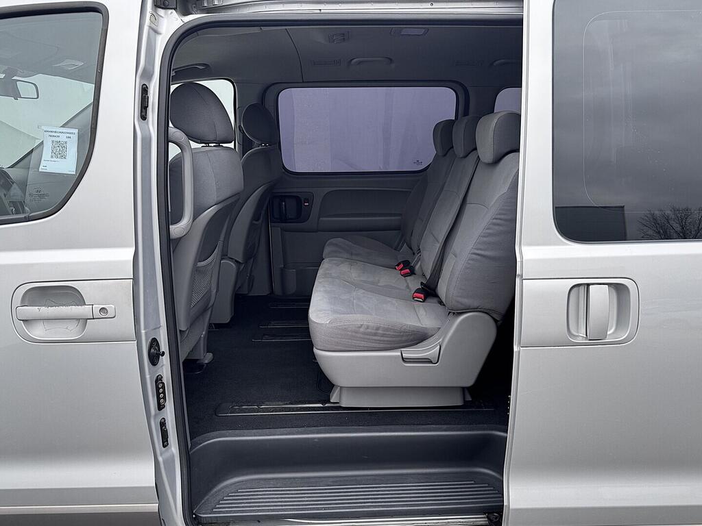 O419V08116_30.webp_H 1 Tour 2.5 CRDi 125 kW manuál