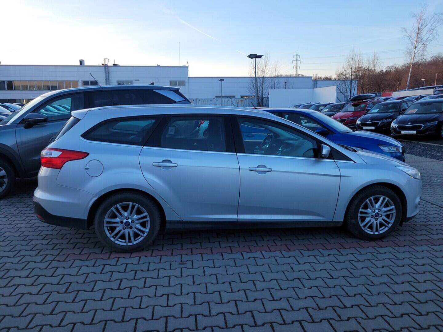 O419V08119_12.webp_FOCUS Titanium  Ecoboost 110 kW manuál, DPH