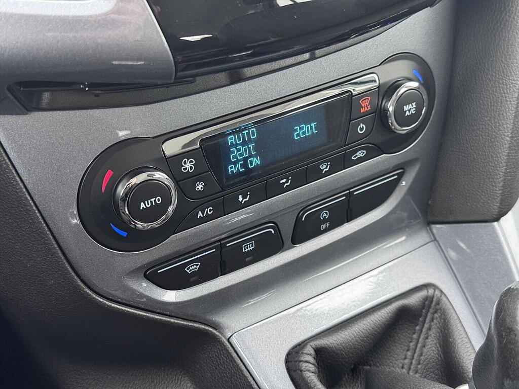 O419V08119_28.webp_FOCUS Titanium  Ecoboost 110 kW manuál, DPH