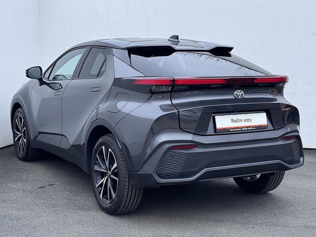 O419V08120_15.webp_C-HR . 2.0 PHEV 111 kW automat, DPH