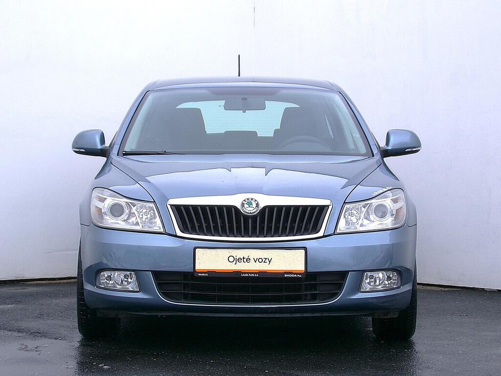 O419V08121_13.webp_OCTAVIA Ambiente 2.0 TDI 103 kW manuál