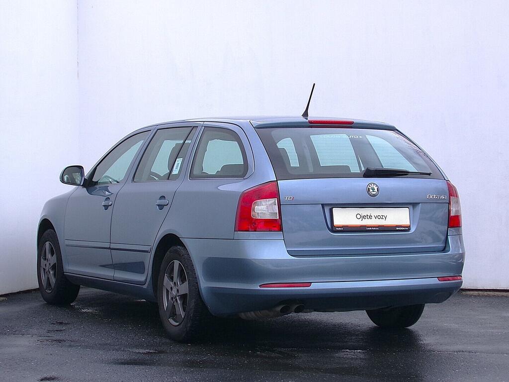 O419V08121_15.webp_OCTAVIA Ambiente 2.0 TDI 103 kW manuál