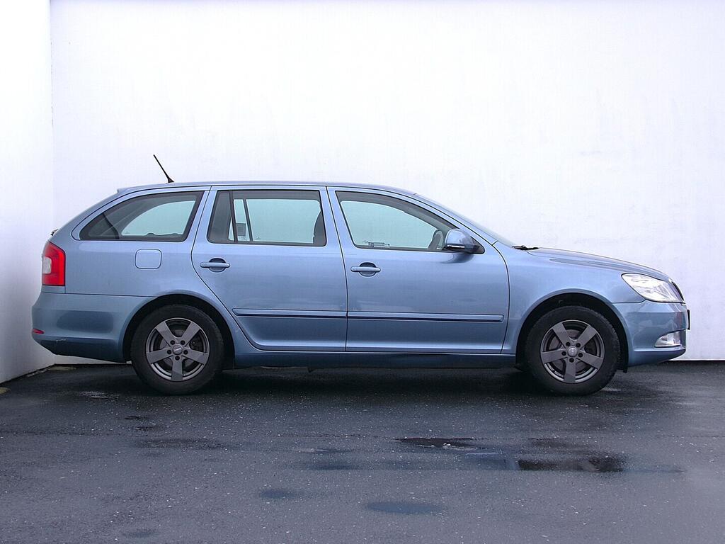 O419V08121_16.webp_OCTAVIA Ambiente 2.0 TDI 103 kW manuál