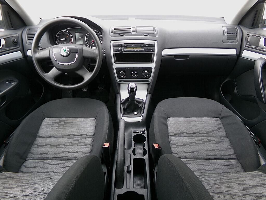 O419V08121_18.webp_OCTAVIA Ambiente 2.0 TDI 103 kW manuál