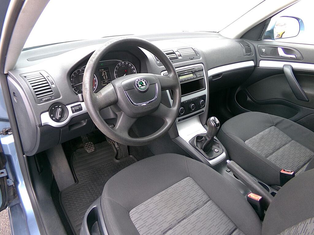 O419V08121_19.webp_OCTAVIA Ambiente 2.0 TDI 103 kW manuál