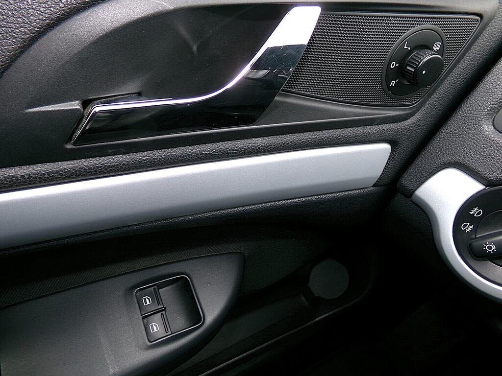 O419V08121_21.webp_OCTAVIA Ambiente 2.0 TDI 103 kW manuál