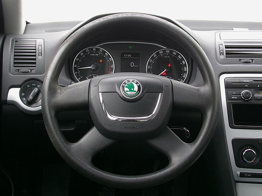 O419V08121_23.webp_OCTAVIA Ambiente 2.0 TDI 103 kW manuál