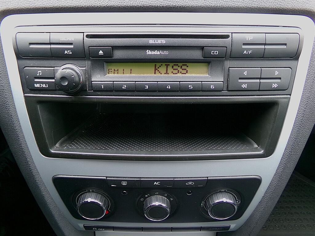 O419V08121_25.webp_OCTAVIA Ambiente 2.0 TDI 103 kW manuál