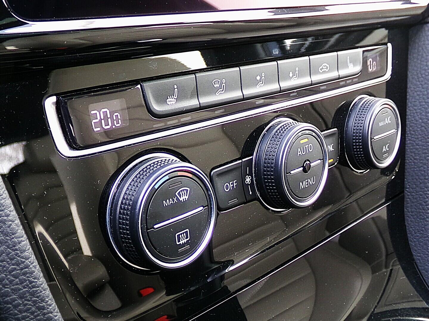 O419V08127_32.webp_GOLF VARIANT Highline 2.0 TDI 110 kW automat