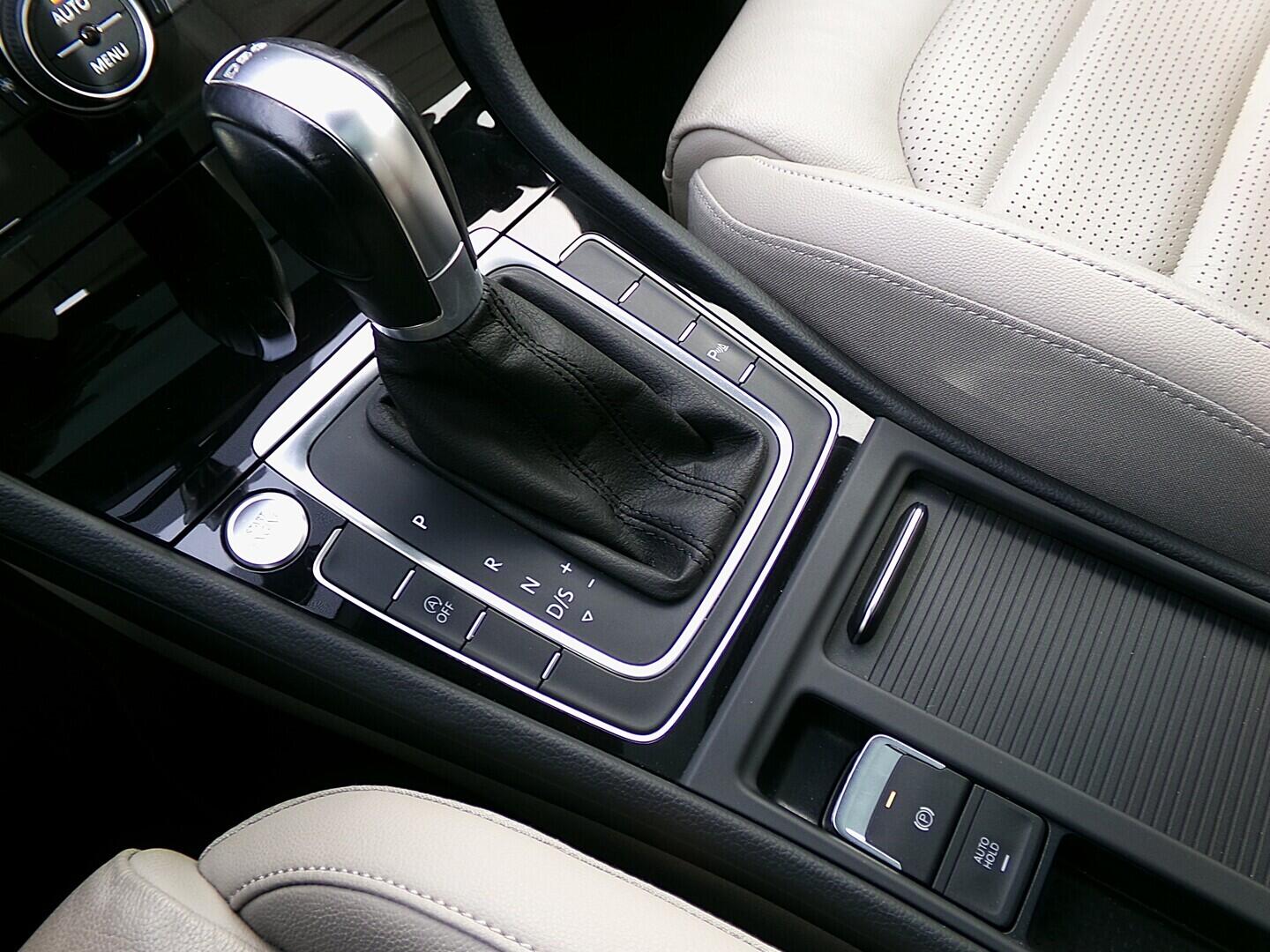 O419V08127_33.webp_GOLF VARIANT Highline 2.0 TDI 110 kW automat