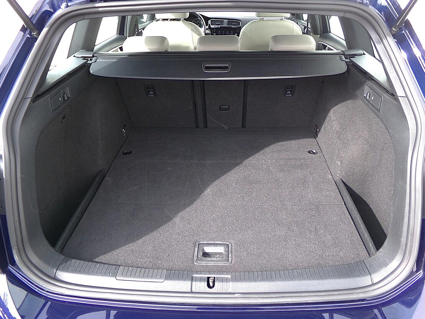 O419V08127_35.webp_GOLF VARIANT Highline 2.0 TDI 110 kW automat