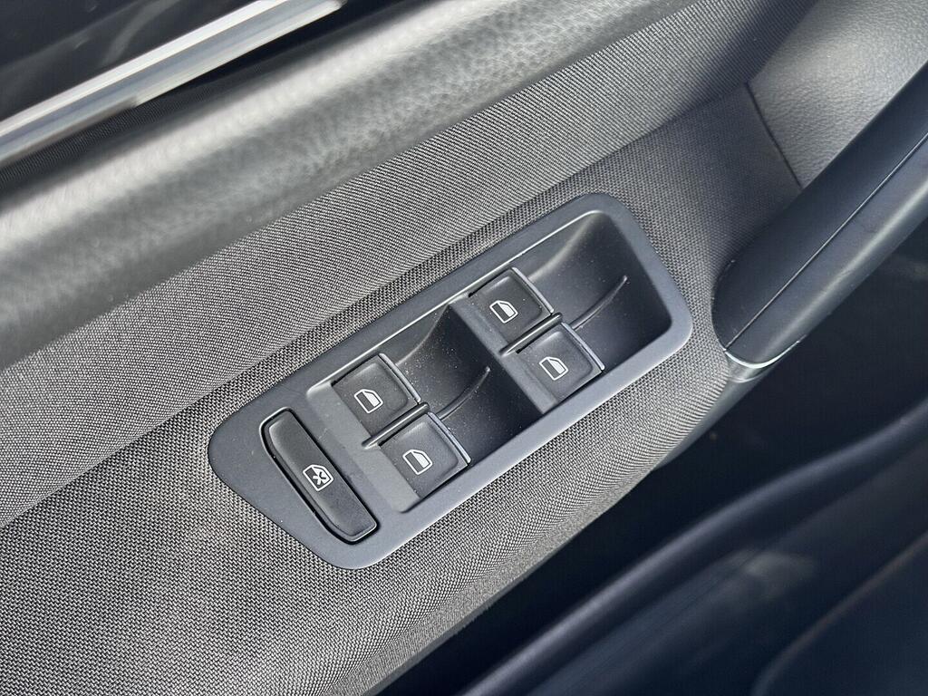 O419V08129_22.webp_GOLF SPORTSVAN Confortline  1.4 TSI 92 kW automat