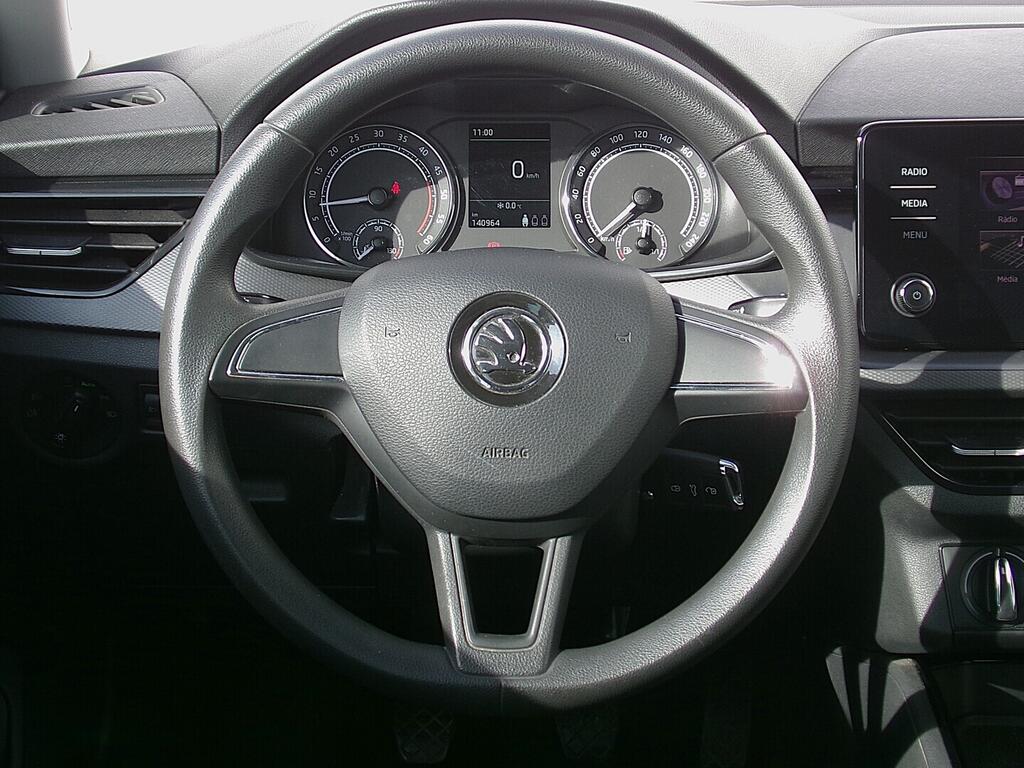 O419V08133_23.webp_SCALA Ambition 1.6 TSI 85 kW manuál, DPH