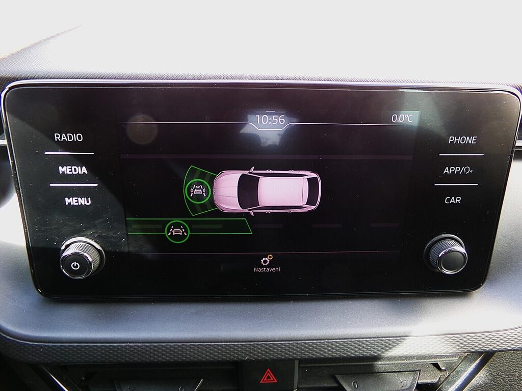 O419V08133_27.webp_SCALA Ambition 1.6 TSI 85 kW manuál, DPH