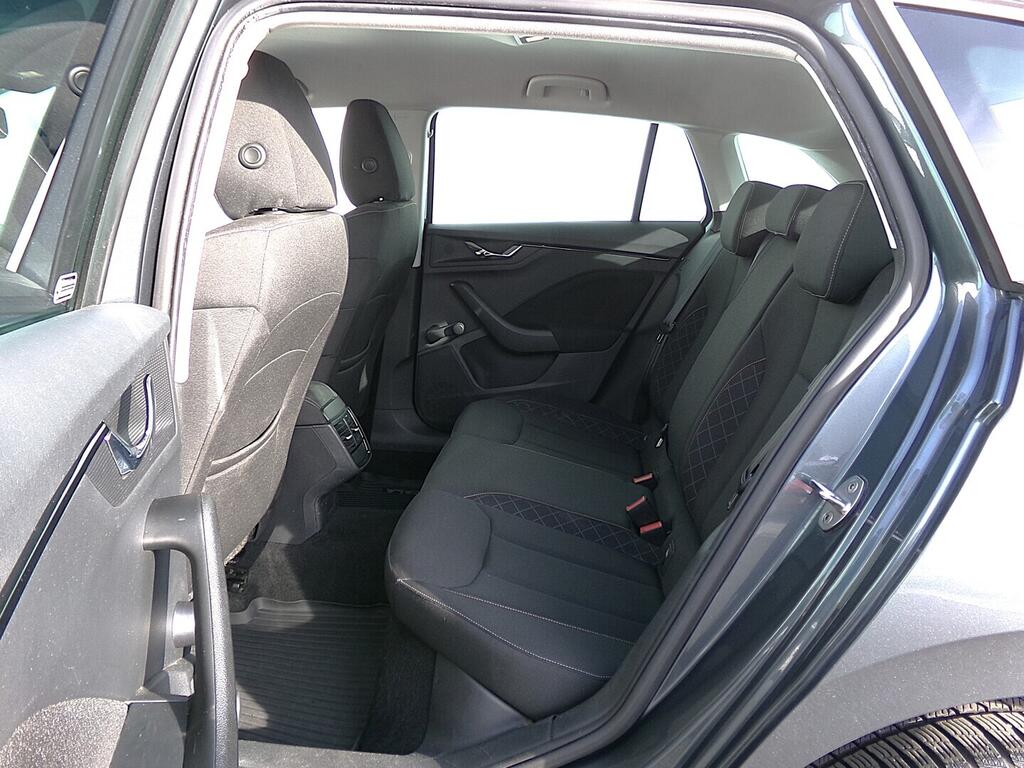 O419V08133_32.webp_SCALA Ambition 1.6 TSI 85 kW manuál, DPH