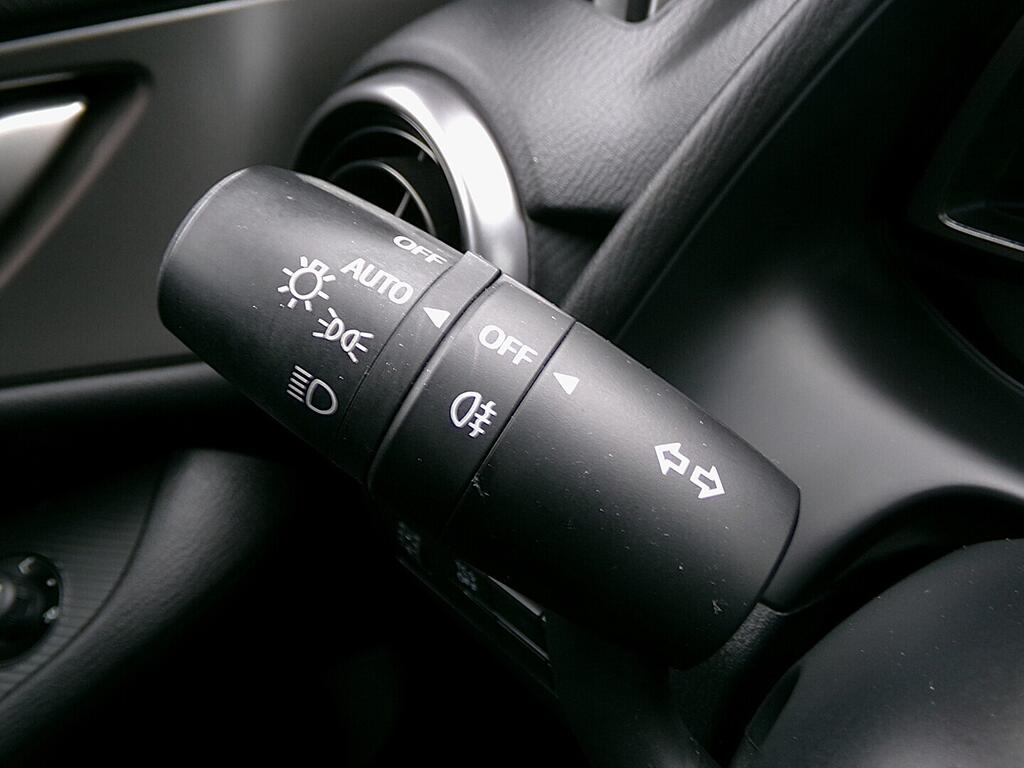 O419V08137_22.webp_CX-3 Revolution 2.0 Skyactiv-G 89 kW manuál