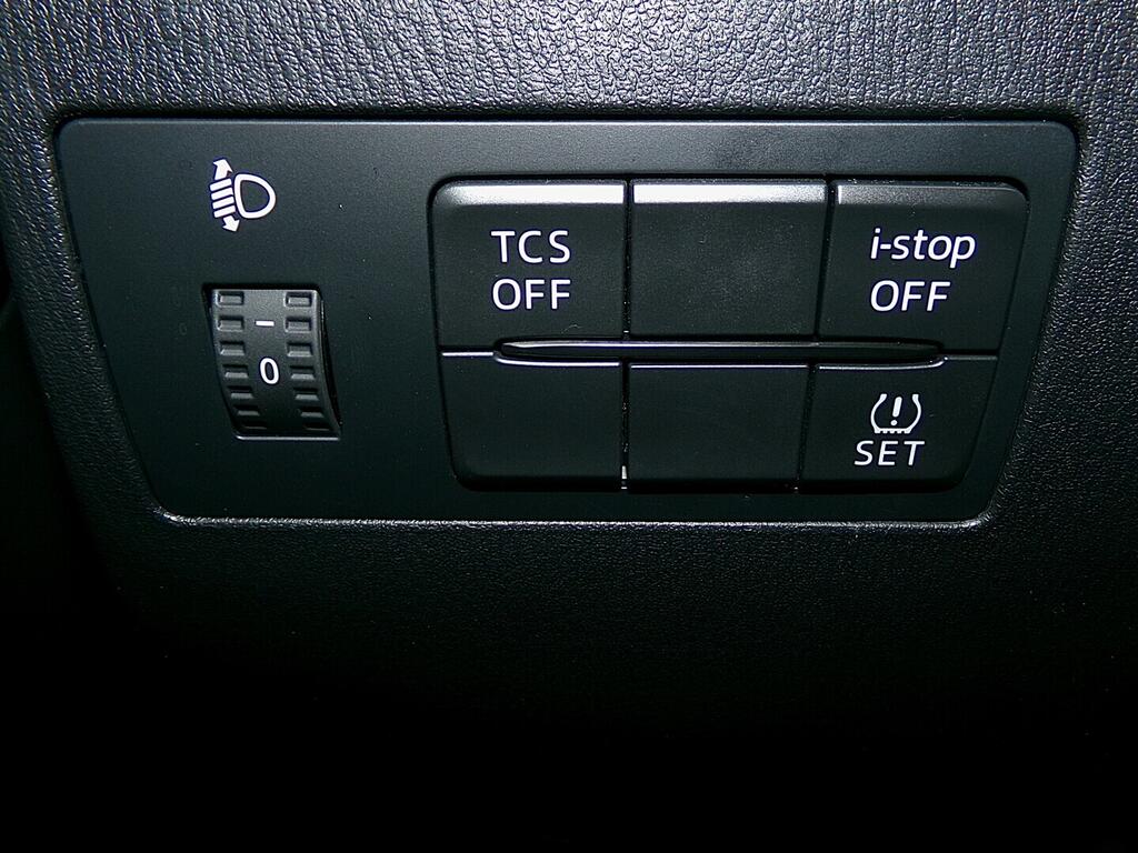 O419V08137_23.webp_CX-3 Revolution 2.0 Skyactiv-G 89 kW manuál