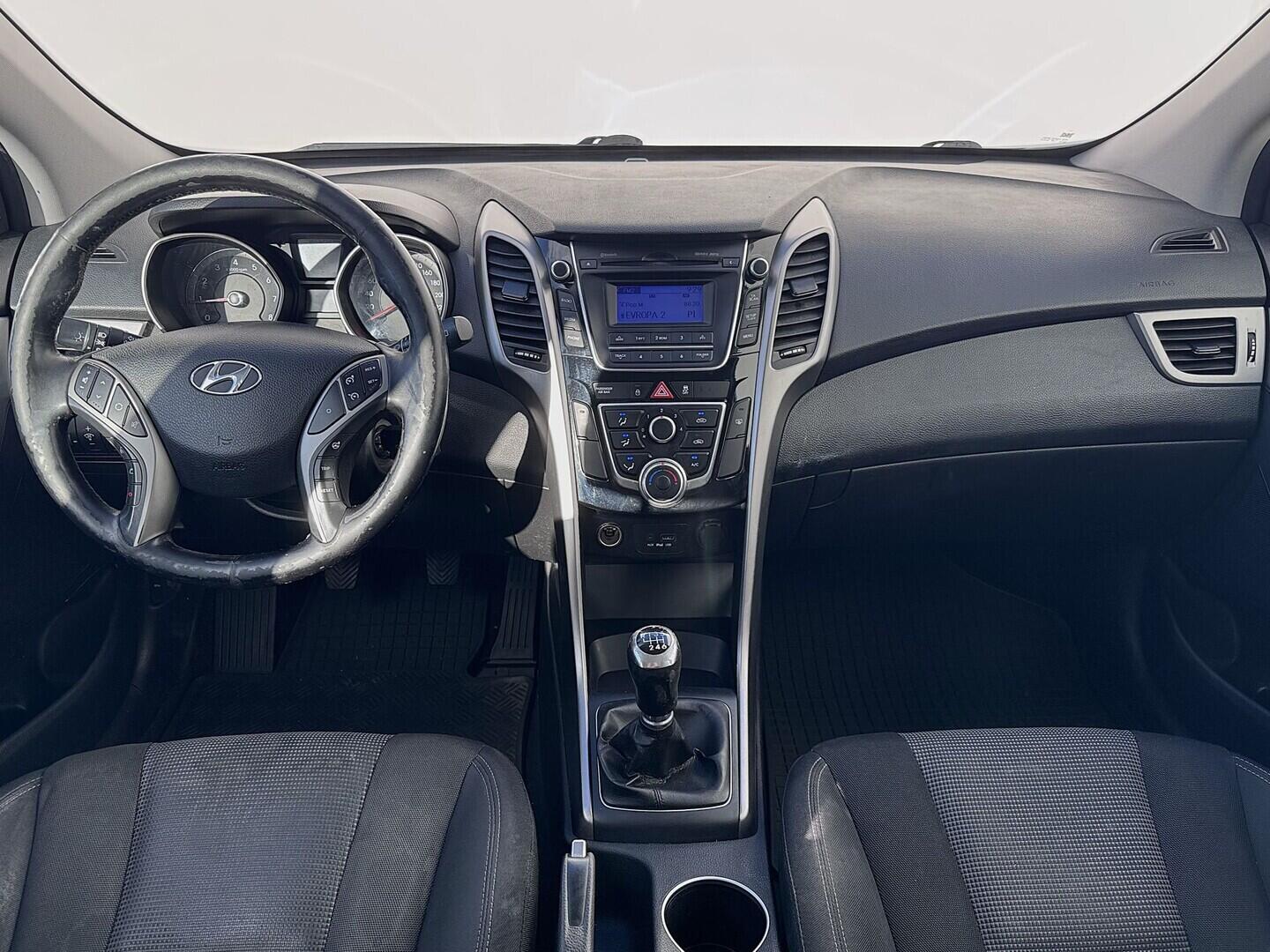 O419V08141_18.webp_I30  1.6 GDi 88 kW manuál