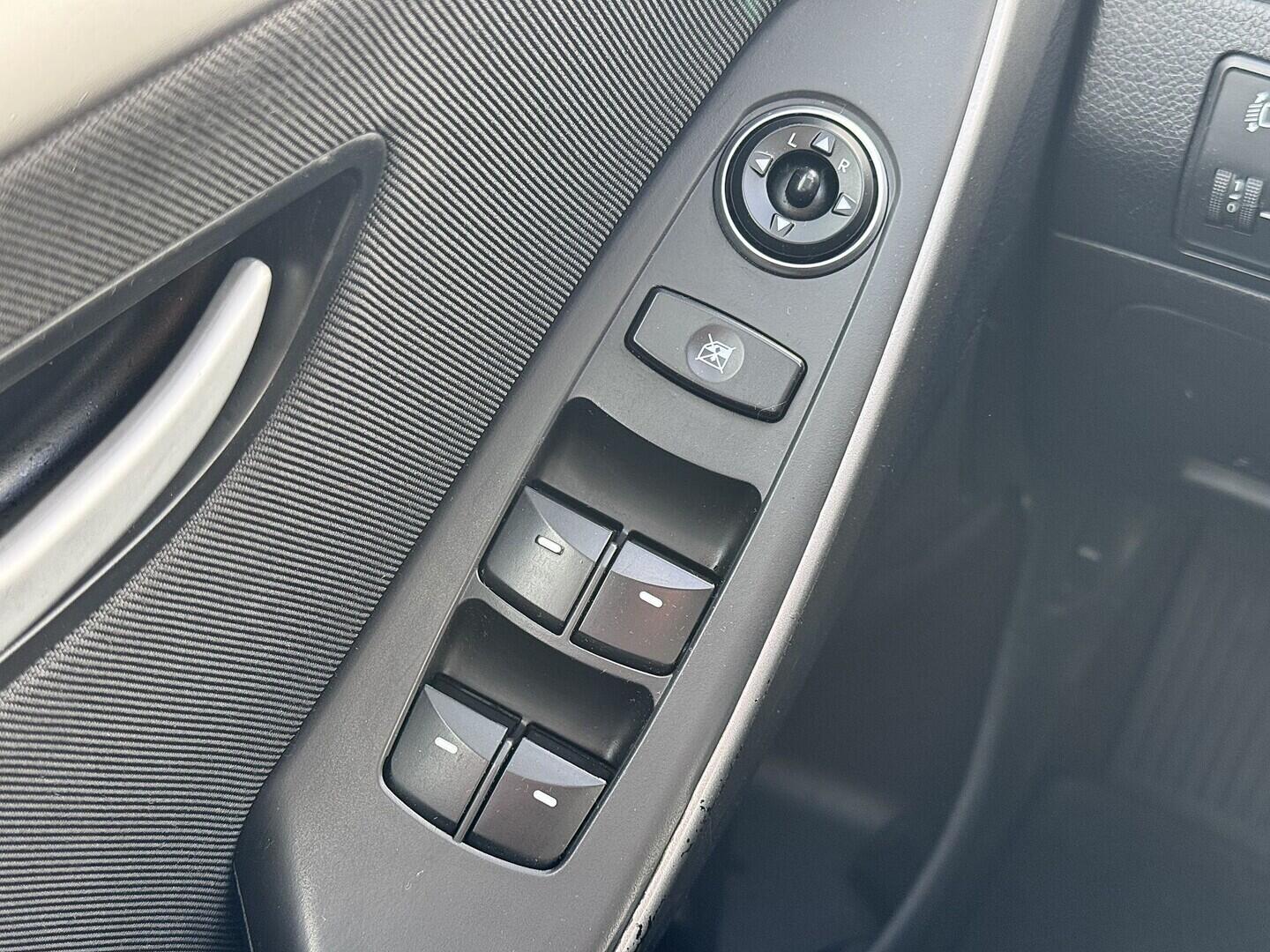 O419V08141_21.webp_I30  1.6 GDi 88 kW manuál