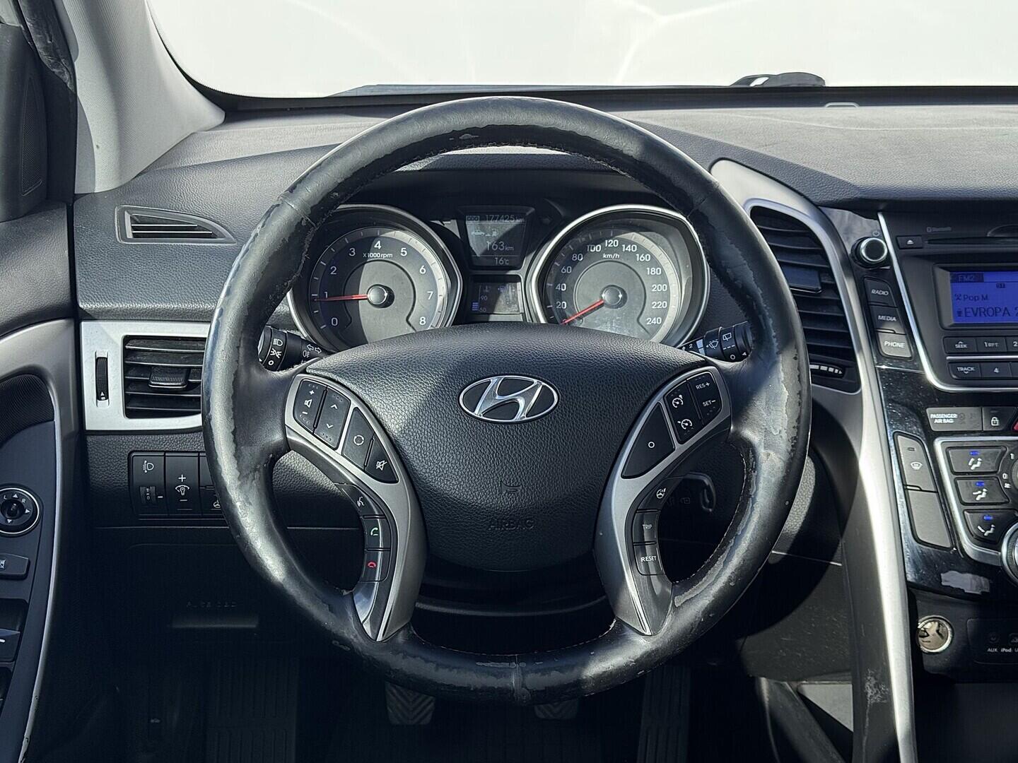 O419V08141_22.webp_I30  1.6 GDi 88 kW manuál