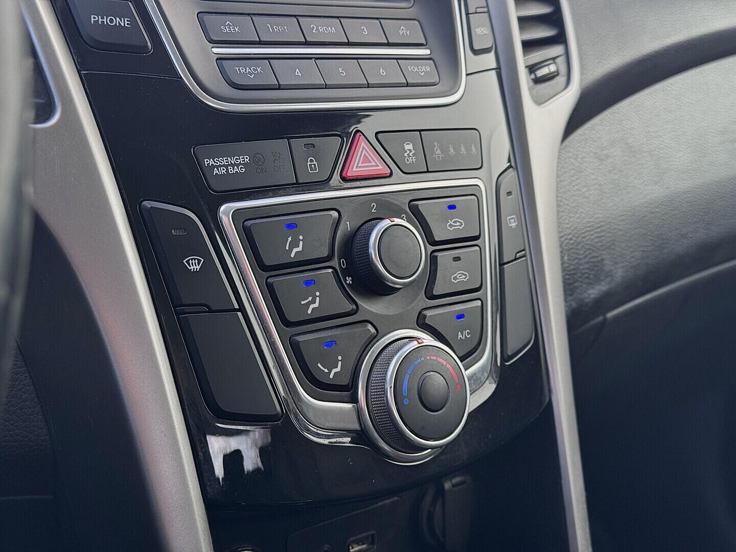 O419V08141_27.webp_I30  1.6 GDi 88 kW manuál