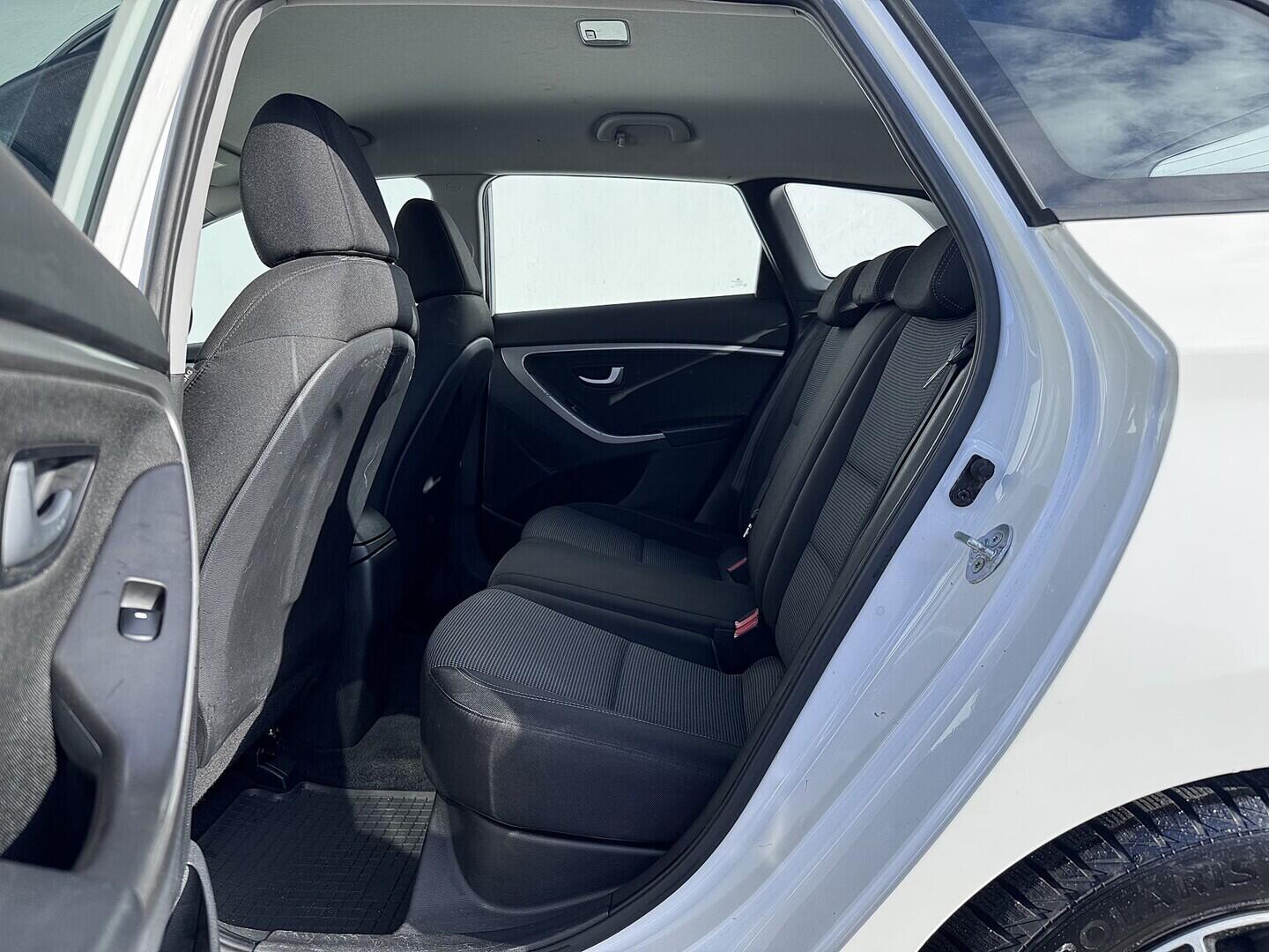 O419V08141_29.webp_I30  1.6 GDi 88 kW manuál