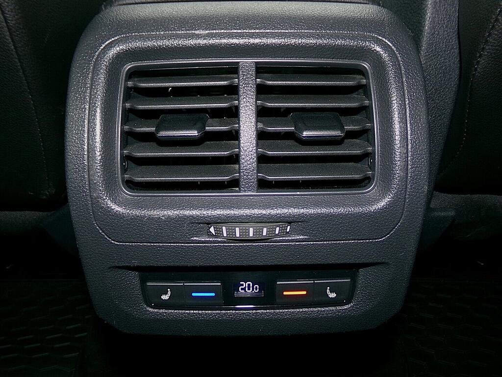 O419V08149_34.webp_TOURAN Highline 2.0 TDI 110 kW automat, DPH