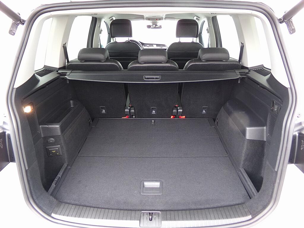 O419V08149_37.webp_TOURAN Highline 2.0 TDI 110 kW automat, DPH