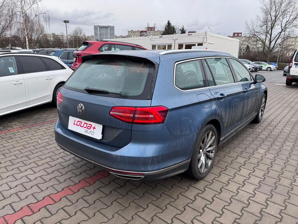 O419V08152_11.webp_PASSAT R-Line 2.0 TDI 110 kW manuál