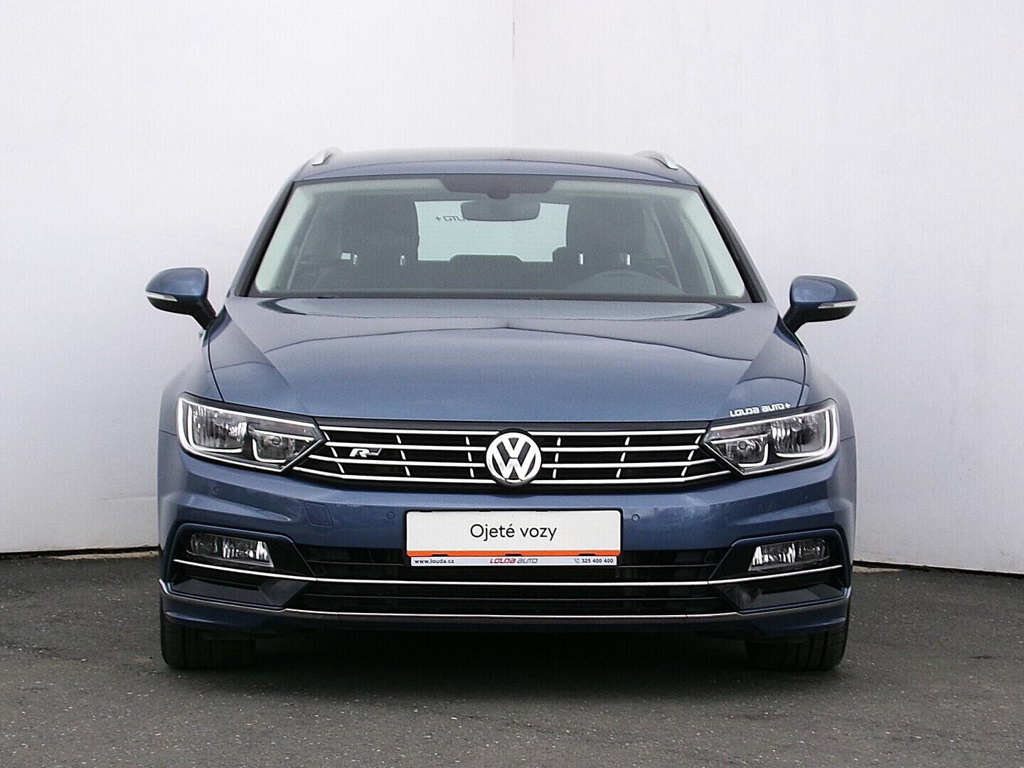 O419V08152_13.webp_PASSAT R-Line 2.0 TDI 110 kW manuál