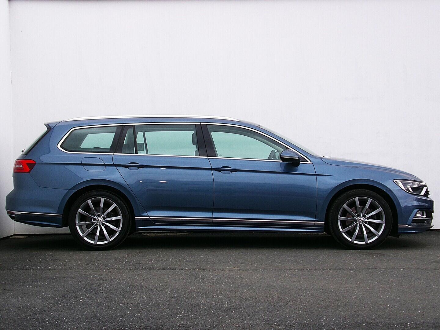 O419V08152_16.webp_PASSAT R-Line 2.0 TDI 110 kW manuál