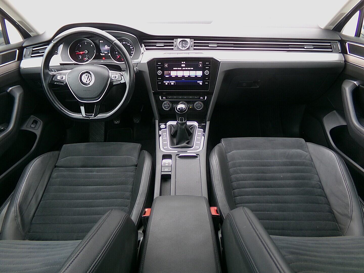 O419V08152_18.webp_PASSAT R-Line 2.0 TDI 110 kW manuál