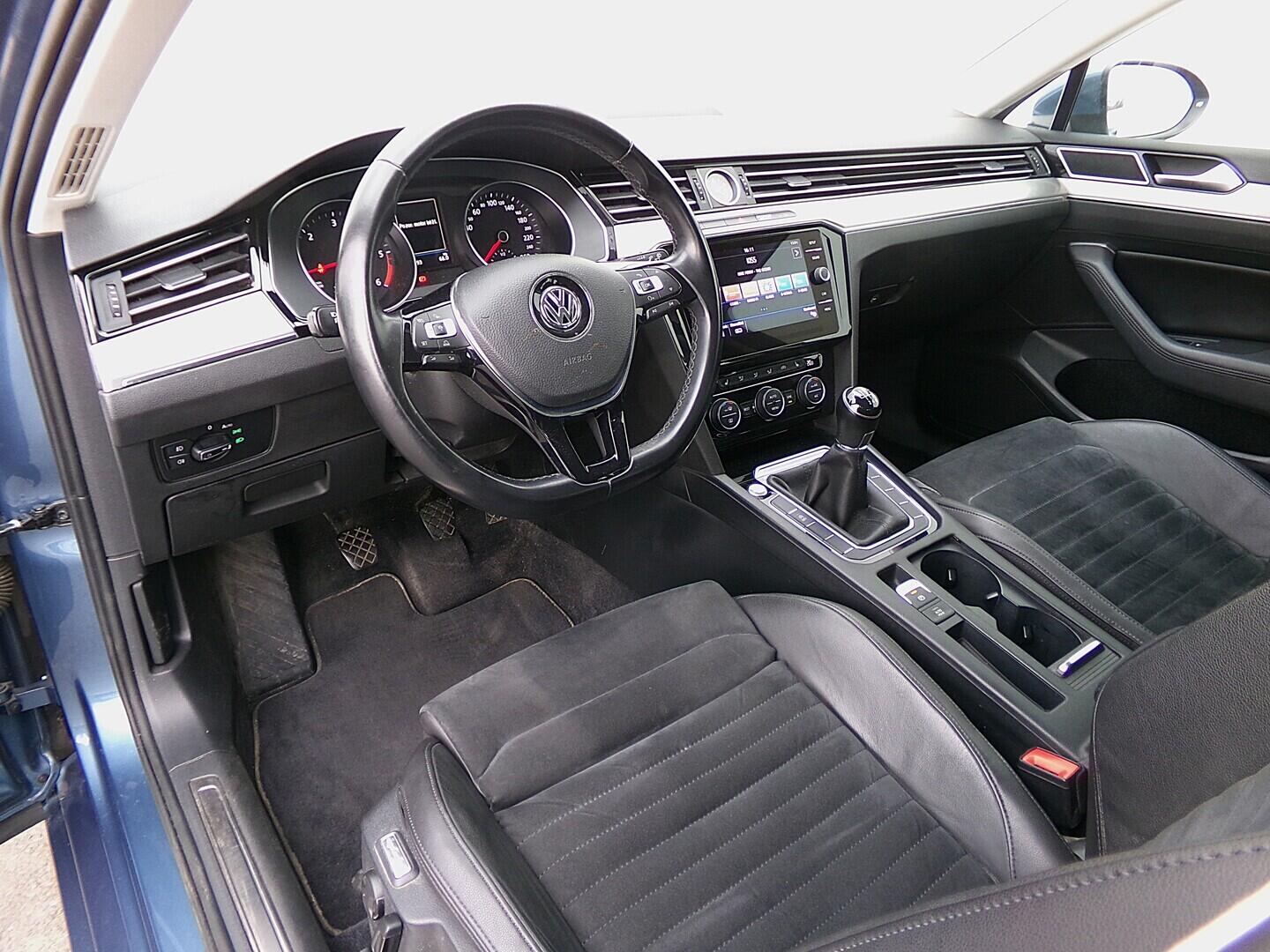 O419V08152_19.webp_PASSAT R-Line 2.0 TDI 110 kW manuál