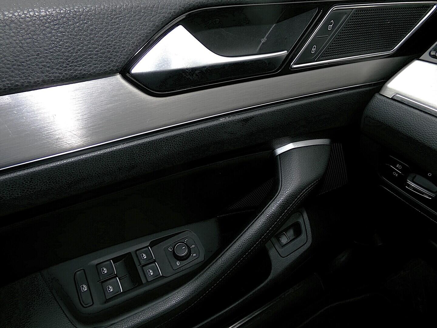 O419V08152_21.webp_PASSAT R-Line 2.0 TDI 110 kW manuál