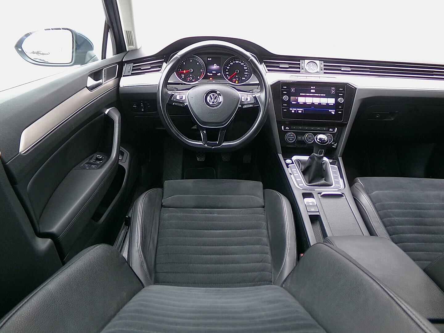 O419V08152_24.webp_PASSAT R-Line 2.0 TDI 110 kW manuál