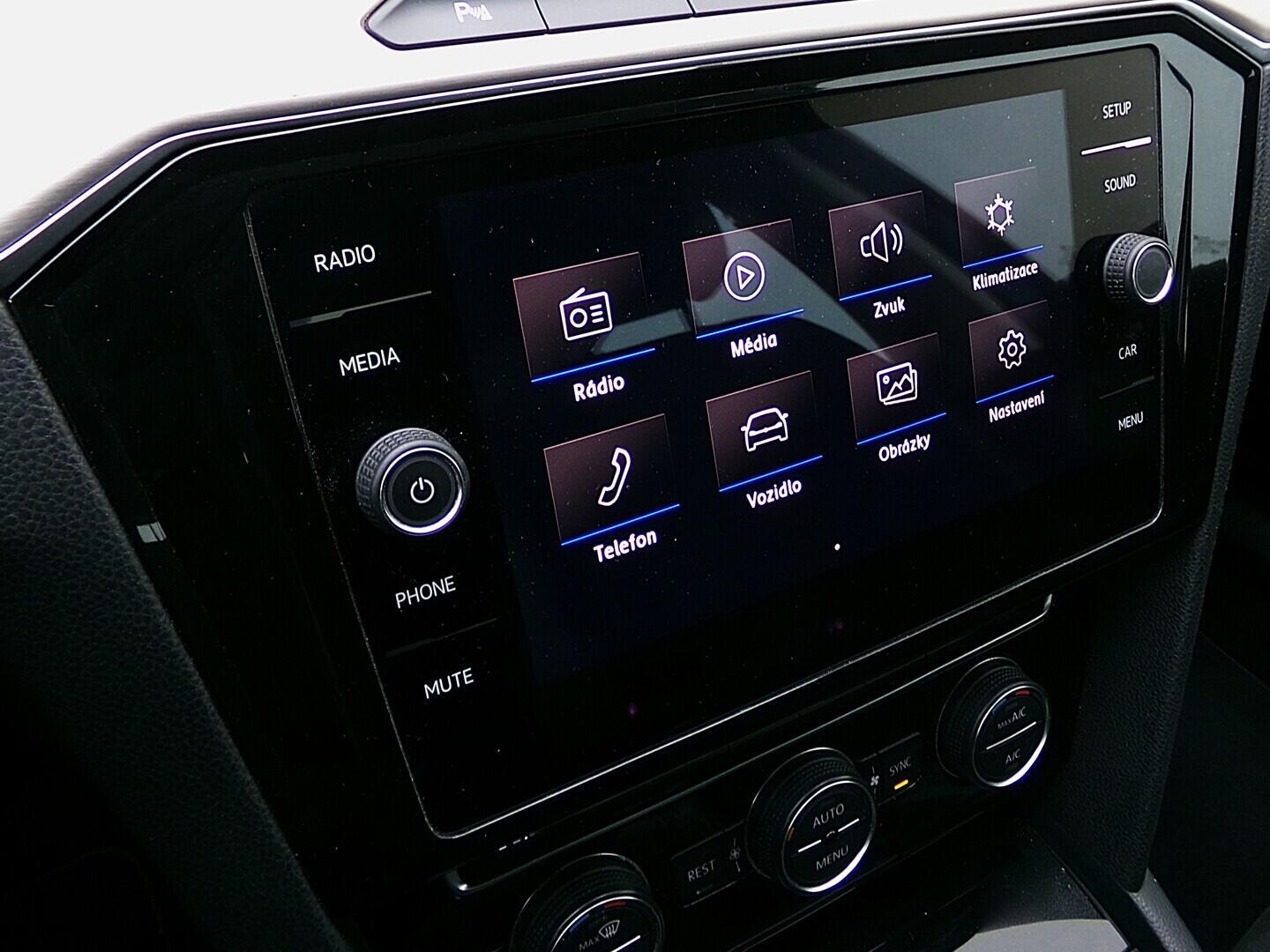 O419V08152_25.webp_PASSAT R-Line 2.0 TDI 110 kW manuál