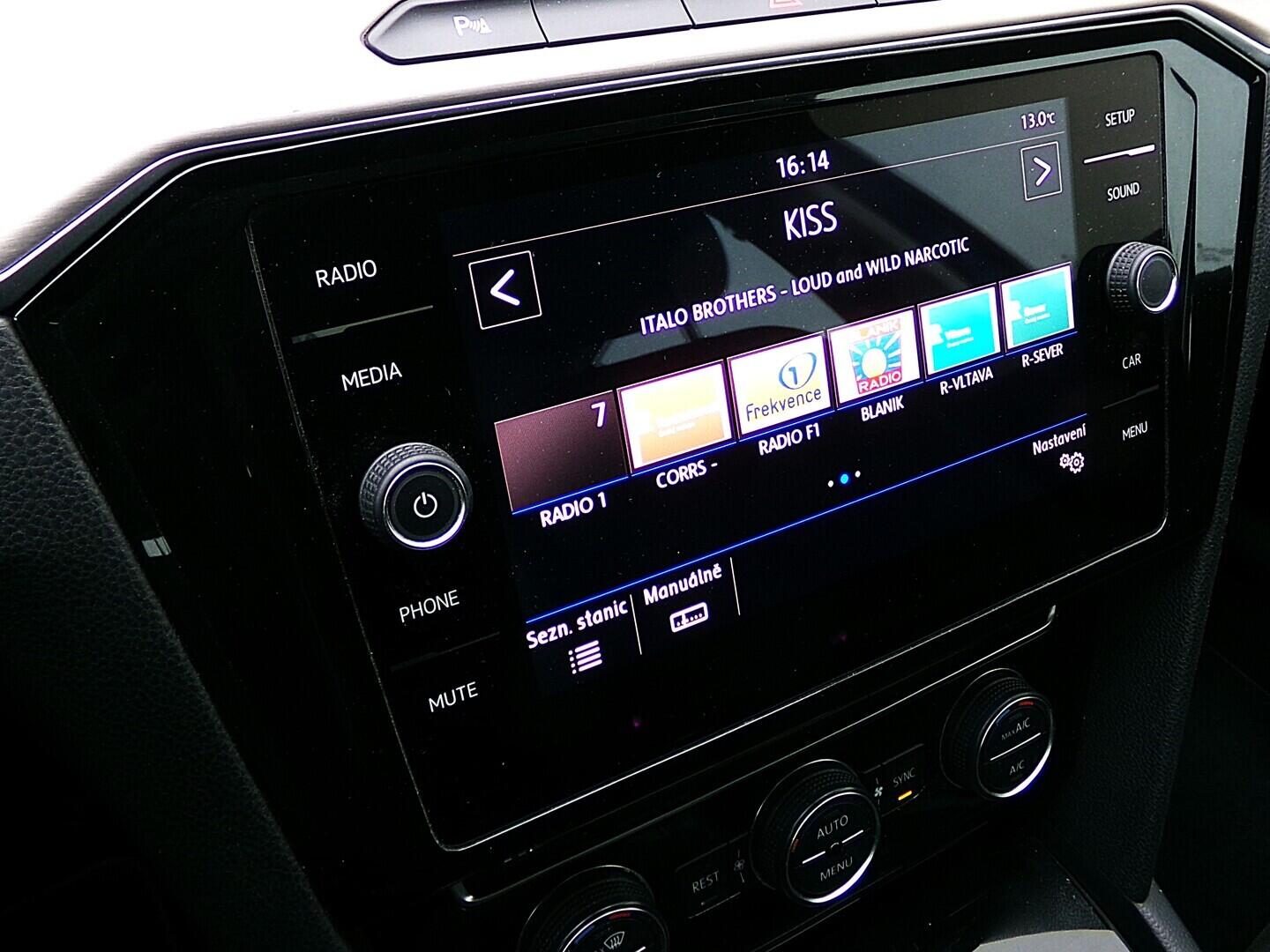 O419V08152_26.webp_PASSAT R-Line 2.0 TDI 110 kW manuál