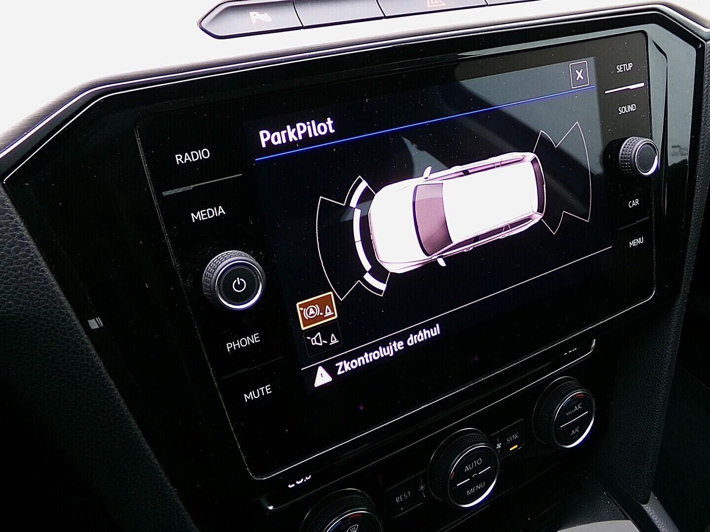 O419V08152_27.webp_PASSAT R-Line 2.0 TDI 110 kW manuál