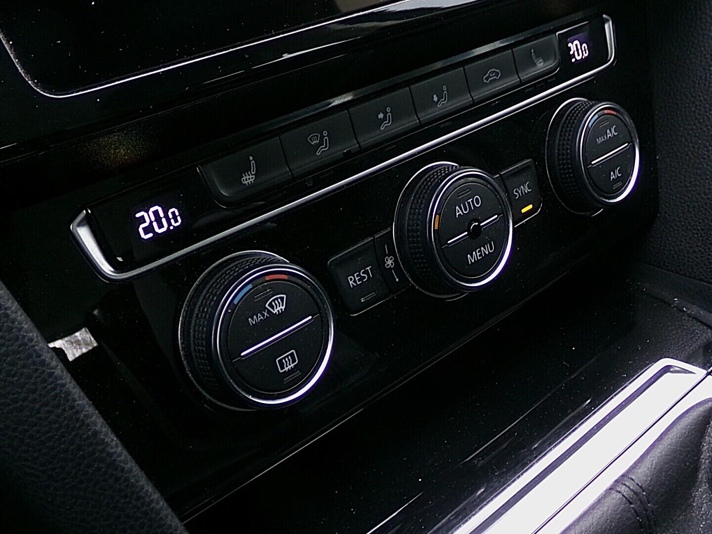 O419V08152_29.webp_PASSAT R-Line 2.0 TDI 110 kW manuál