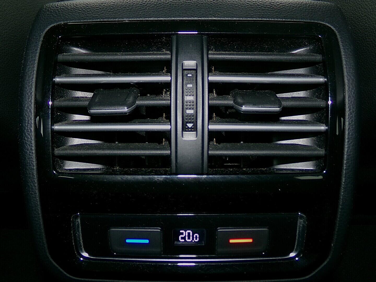 O419V08152_30.webp_PASSAT R-Line 2.0 TDI 110 kW manuál