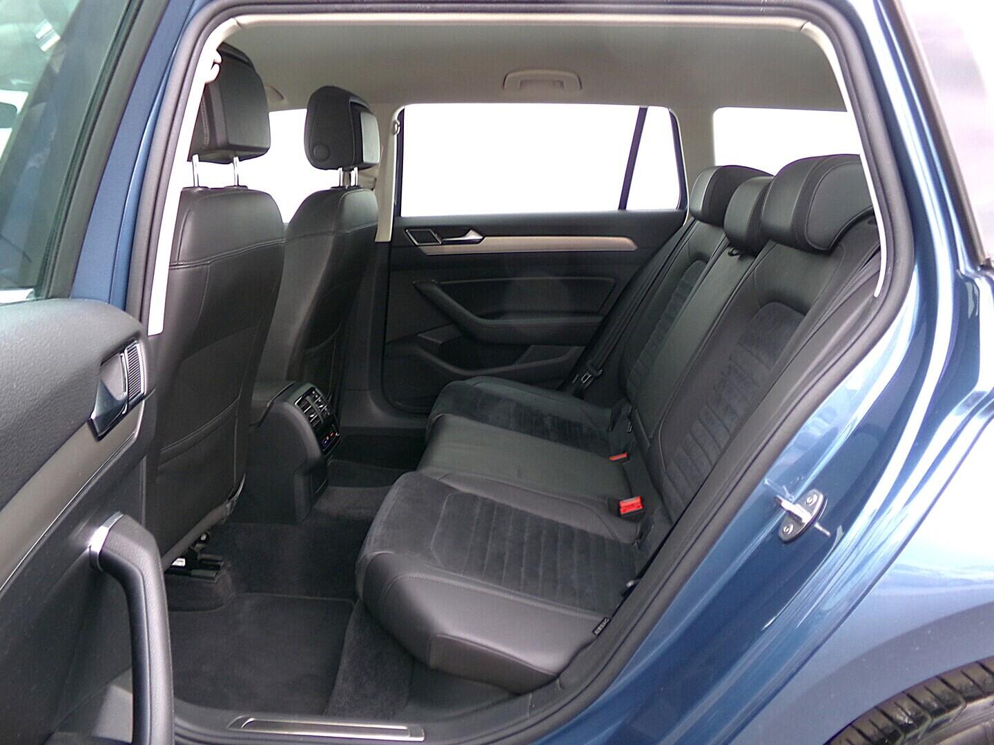 O419V08152_32.webp_PASSAT R-Line 2.0 TDI 110 kW manuál